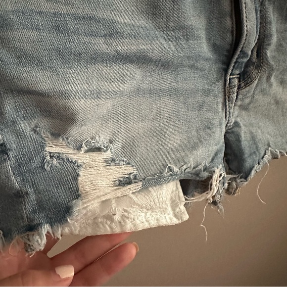 AE Light Wash Distressed High Rise Shortie Eyelet Pockets Denim Shorts - Picture 2 of 9
